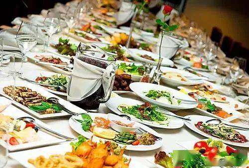 餐飲服務的56個細節，讓顧客主動帶上朋友再來